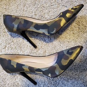Guess camo heels size 8